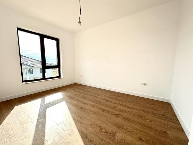 Duplex cu 5 camere cu Canalizare în Dumbrăvița