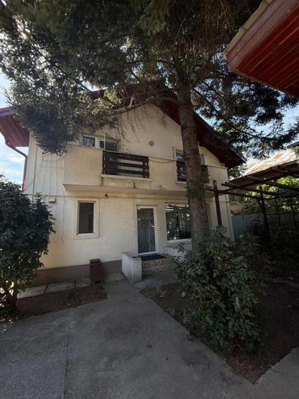 Casă cu 5 camere cu Teren 580 Mp în Mogoșoaia