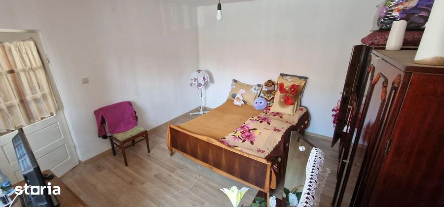Casă cu 3 camere cu Teren 281 Mp în Central