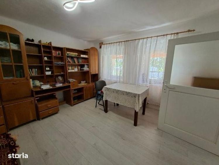 Casă cu 2 camere decomandat în Ruși