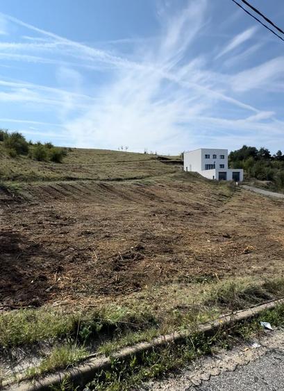 Teren intravilan de 650 mp, în 700
