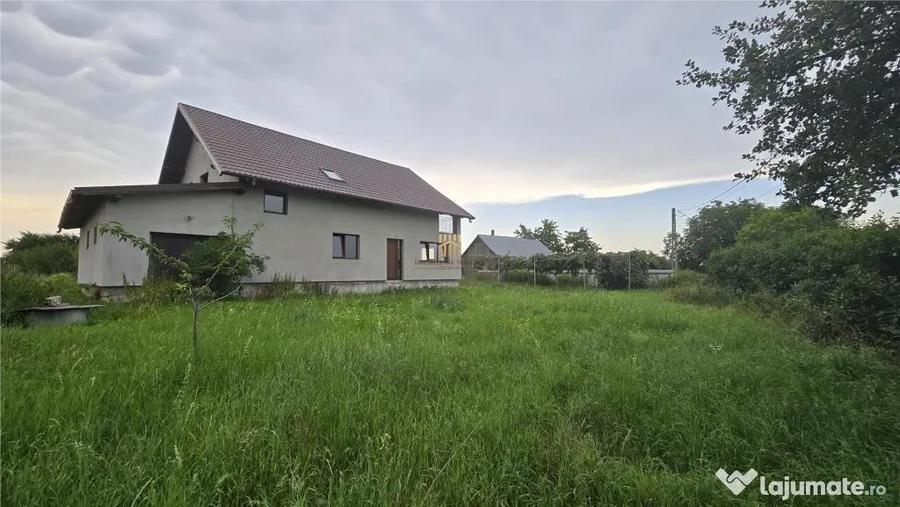 Casă cu 5 camere cu Teren 1483 Mp în Mitocu Dragomirnei