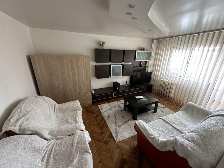Apartament cu 2 camere decomandat în Casa de Cultură