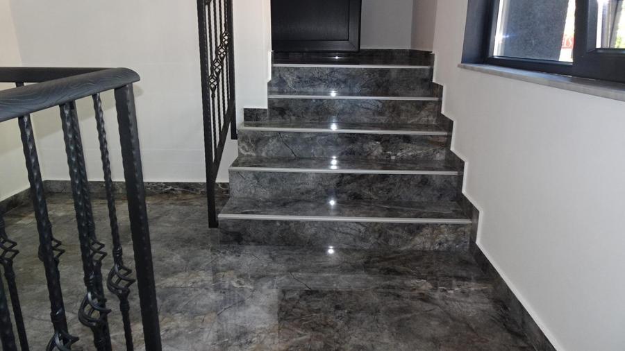 Duplex cu 3 camere cu Canalizare în Ultracentral