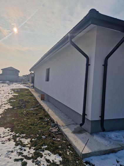 Casă cu 4 camere în Dragomirești-Deal