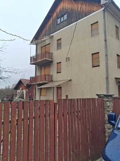 Casă cu 4 camere în Central