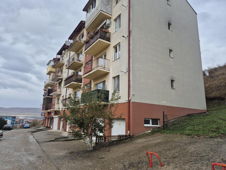 Garsonieră decomandată, mobilată în Florești
