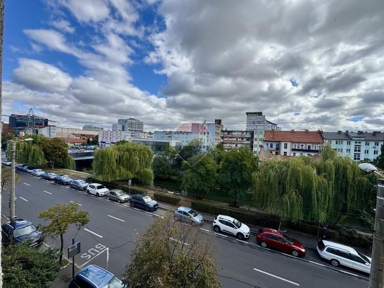 Apartament cu 2 camere decomandat în Central