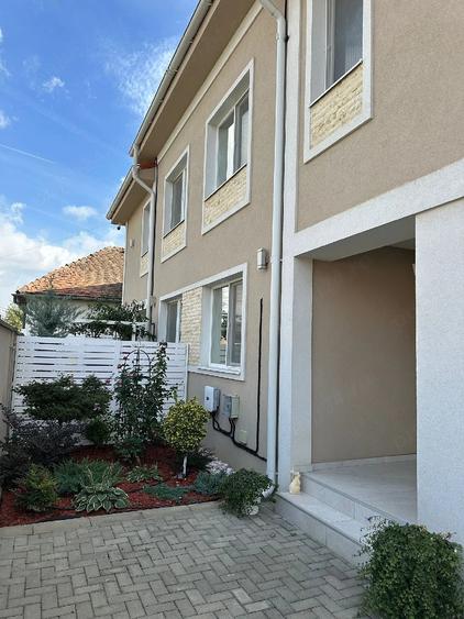 Casă cu 5 camere cu Teren 200 Mp în Giroc