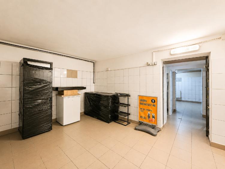 Casă individuală cu 16 camere cu Canalizare în Drumul Taberei