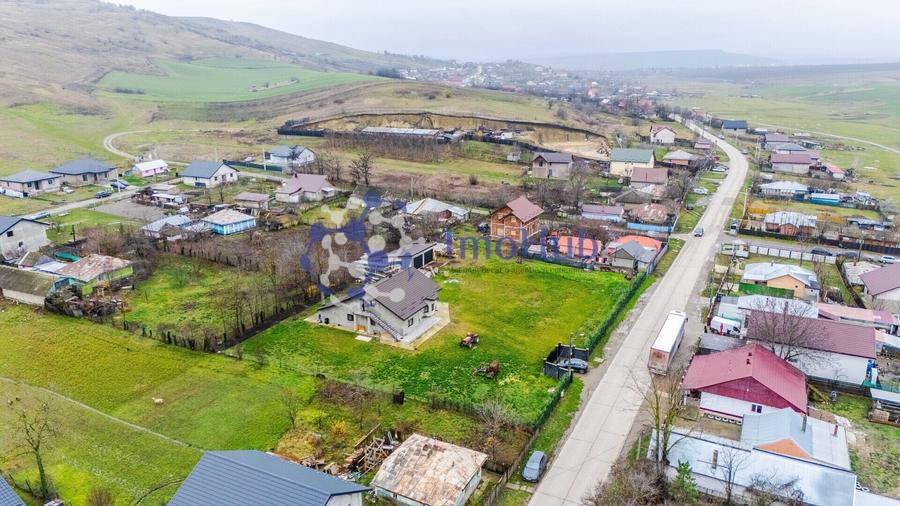 Teren Construcții intravilan de 1241 mp, în Lețcani
