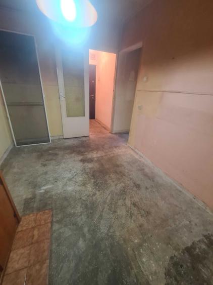 Apartament cu 3 camere decomandat în Cetate