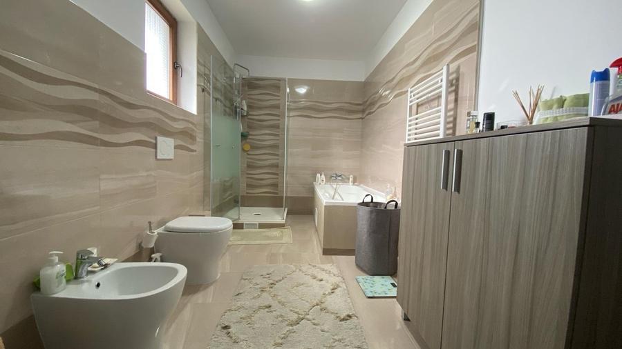 Casă individuală cu 5 camere cu Teren 1017 Mp în Bascov