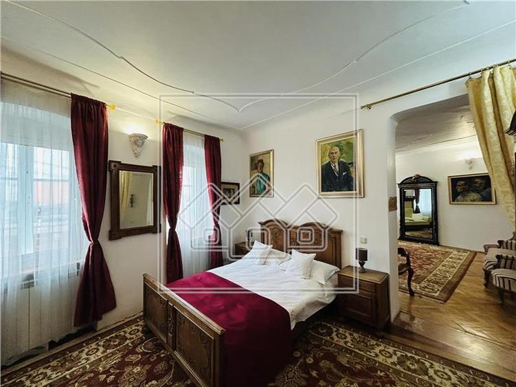 Apartament cu 3 camere semidecomandat în Central