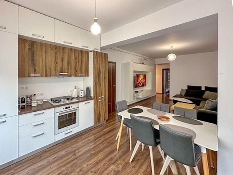 Apartament cu 3 camere semidecomandat, mobilat în Ghimbav Livadă