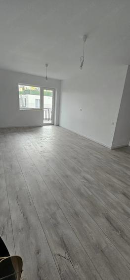 Apartament cu 2 camere decomandat în Tractorul