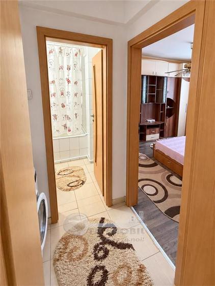 Apartament cu 3 camere semidecomandat, mobilat în Tătărași
