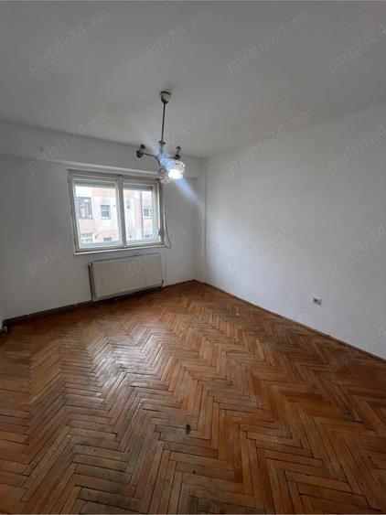 Apartament cu 3 camere decomandat în Micro 16