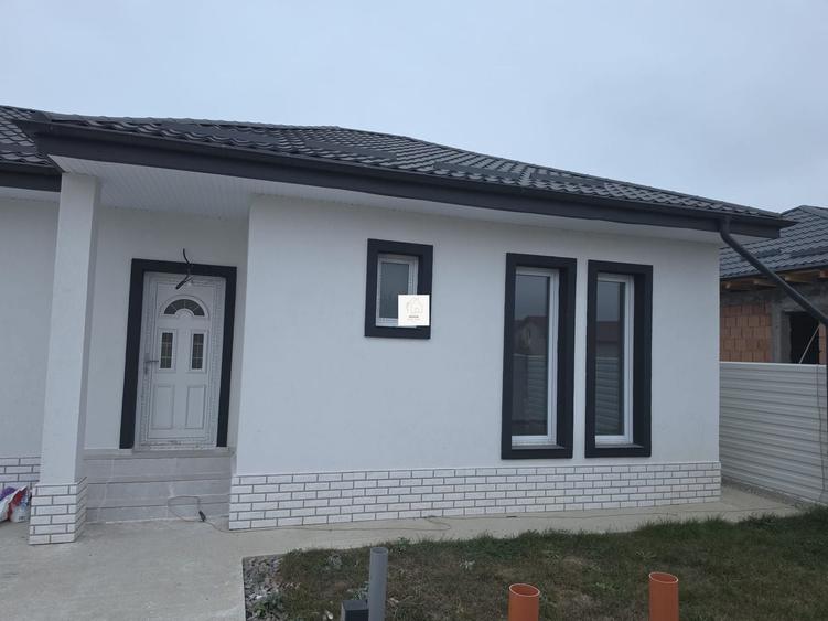 Casă individuală cu 4 camere cu Canalizare în Crevedia