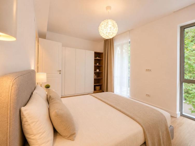 Apartament cu 4 camere în P-ța Universității
