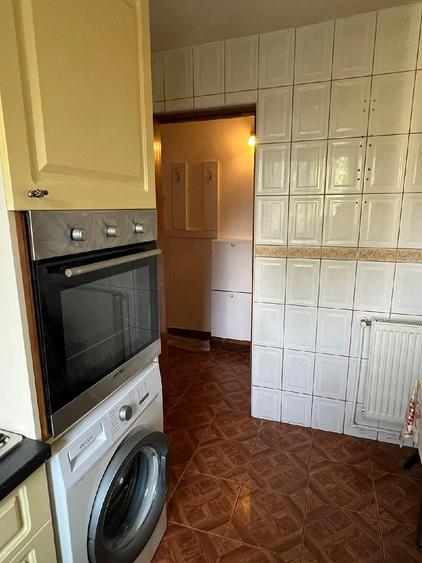 Apartament cu 3 camere semidecomandat în Ferentari