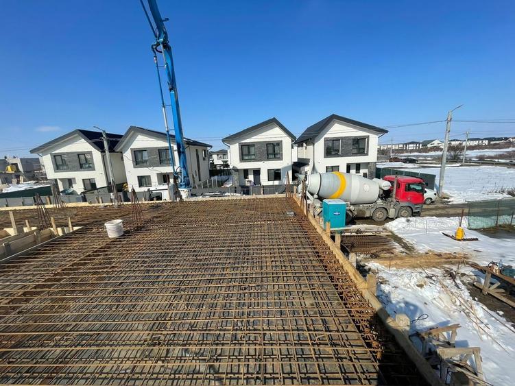 Duplex cu 4 camere cu Teren 200 Mp în Odăi