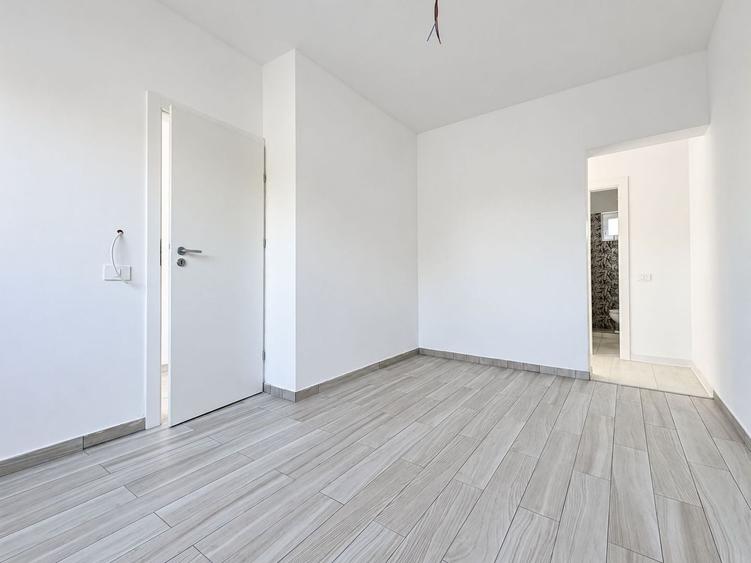 Duplex cu 5 camere cu Canalizare în Aradului