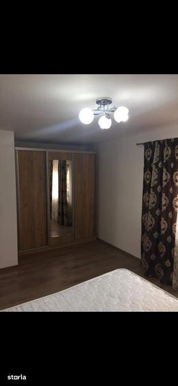 Casă cu 5 camere cu Teren 300 Mp în Roșu