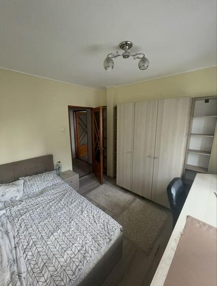 Apartament cu 4 camere decomandat în Central