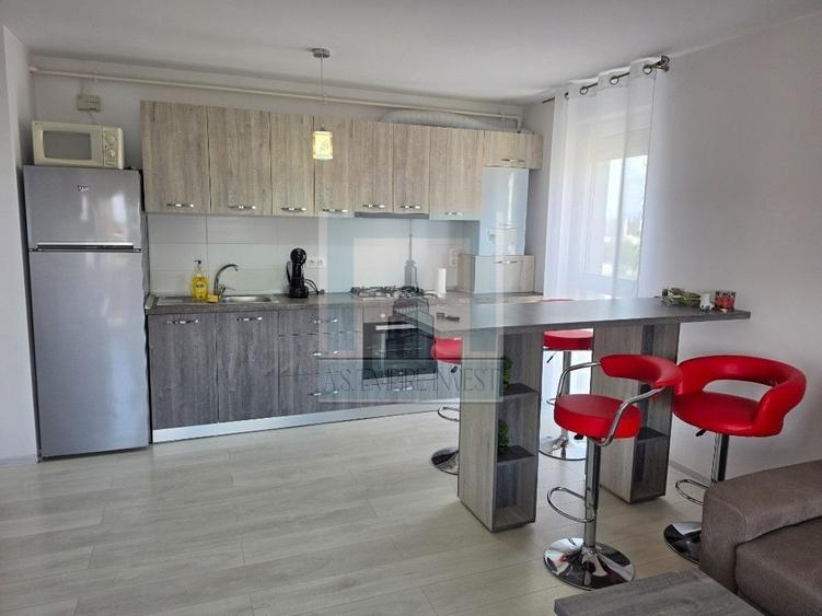 Apartament cu 2 camere decomandat, mobilat în Tractorul