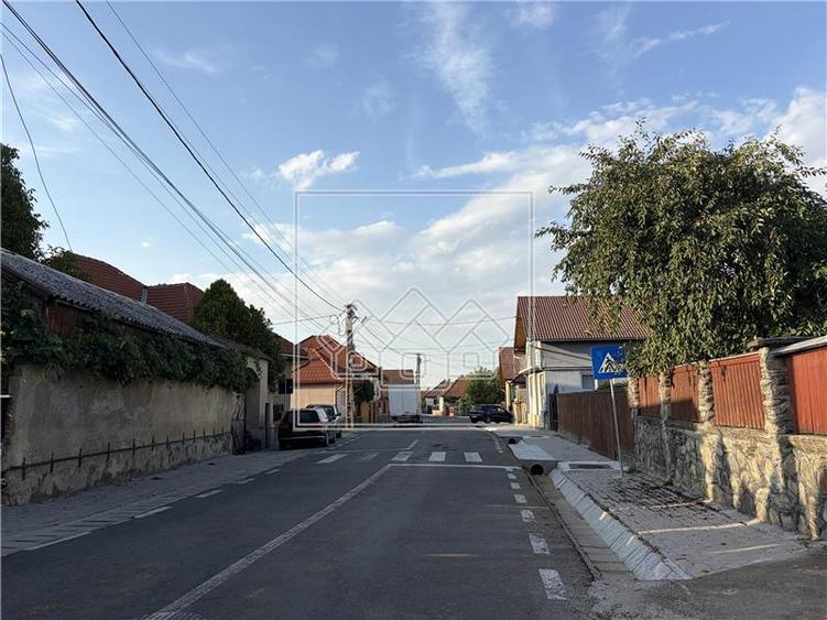 Duplex cu 5 camere cu Canalizare în Cârțișoara