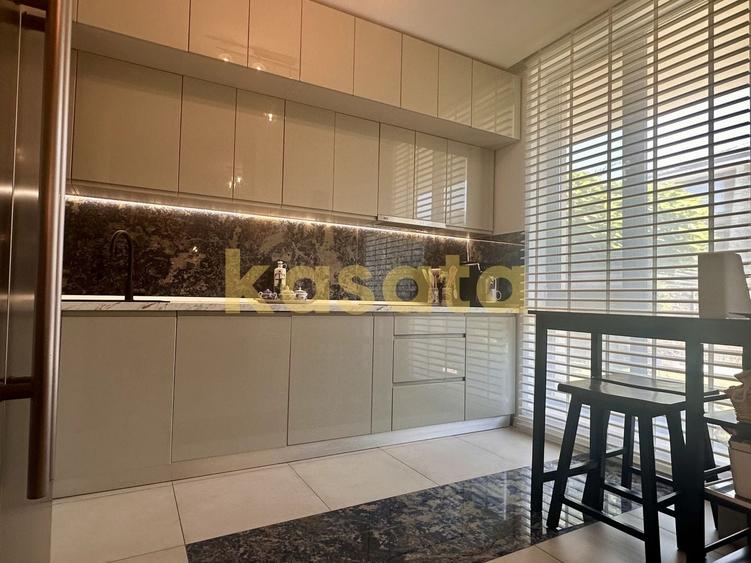 Duplex cu 6 camere cu Canalizare în Nord