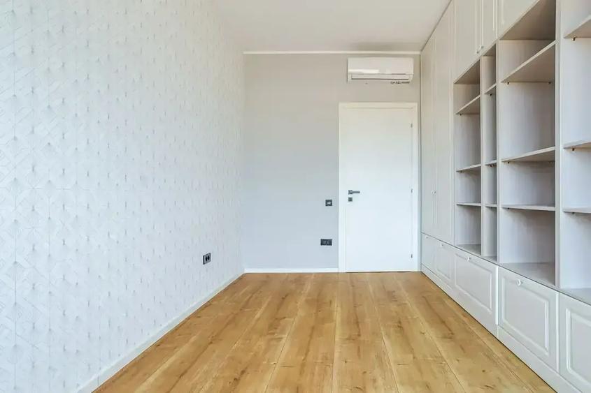 Apartament cu 4 camere semidecomandat, mobilat în Floreasca