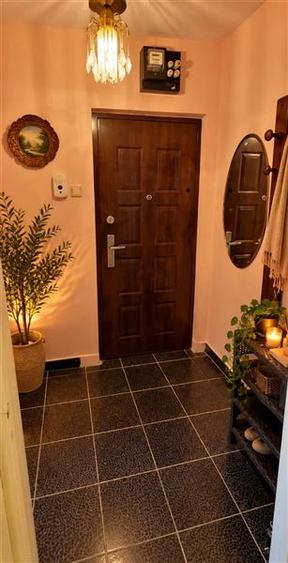 Apartament cu 2 camere semidecomandat, mobilat în Florilor