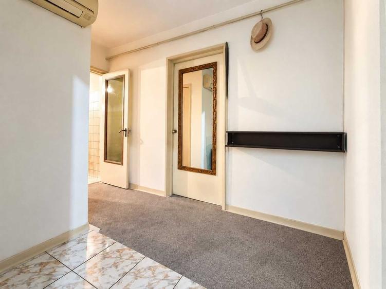 Apartament cu 3 camere semidecomandat în Smârdan