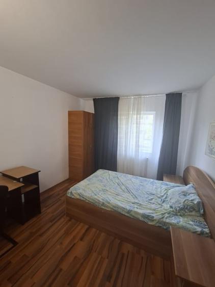 Apartament cu 3 camere semidecomandat, mobilat în Brazda lui Novac