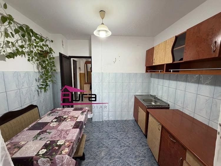 Apartament cu 3 camere decomandat în E3