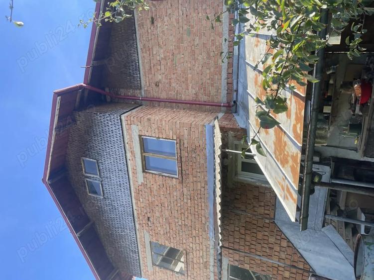 Casă cu Teren 500 Mp în Central