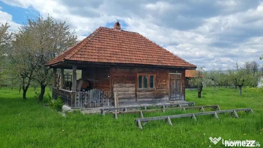 Casă cu 7 camere cu Teren 20855 Mp în Central