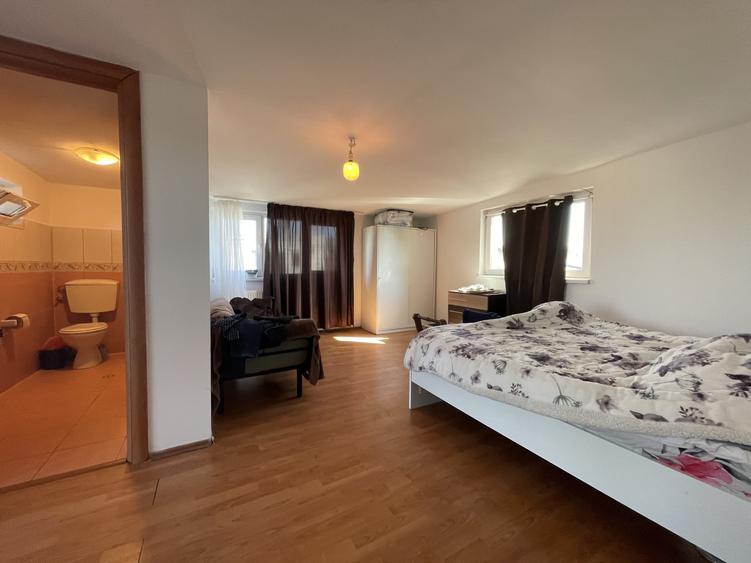 Duplex cu 8 camere cu Canalizare în Otopeni