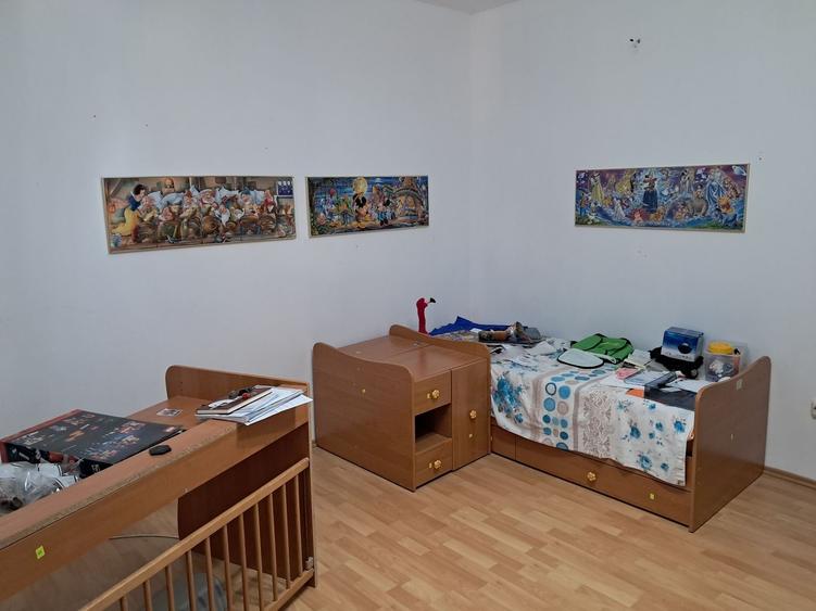 Casă individuală cu 6 camere cu Canalizare în Central
