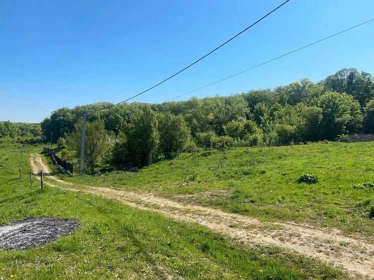 Teren Construcții intravilan de 600 mp, în Bucium
