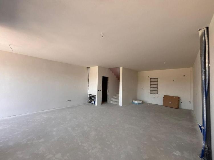 Duplex cu 4 camere cu Canalizare în Gușterița