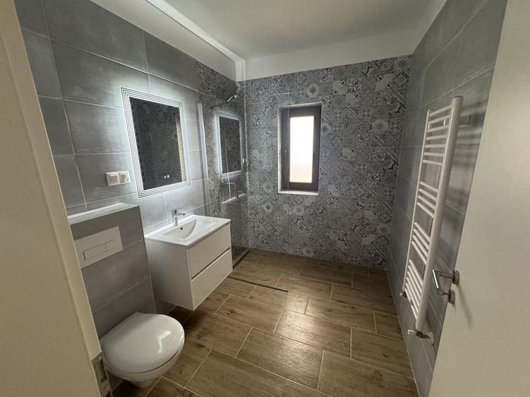 Apartament cu 7 camere decomandat în Sânpetru