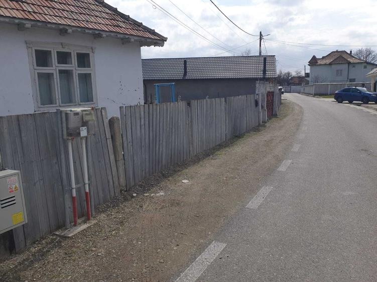 Casă cu 4 camere în Cașin