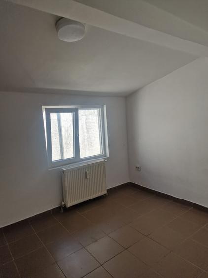 Casă individuală cu 9 camere cu Garaj în Otopeni