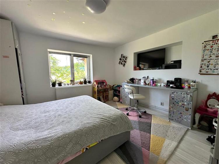 Casă individuală cu 3 camere cu Teren 1318 Mp în Holboca