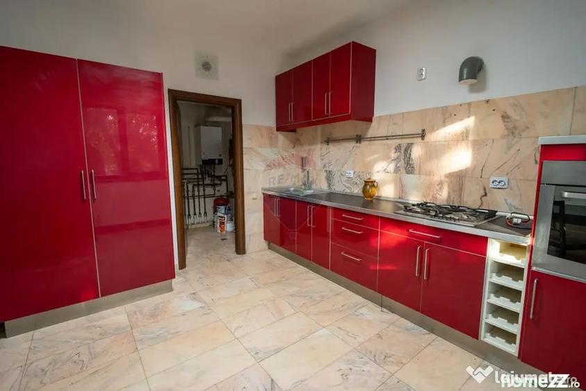 Casă cu 5 camere cu Teren 500 Mp în Brănești