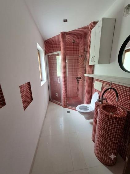 Casă individuală cu 5 camere cu Teren 900 Mp în Micești