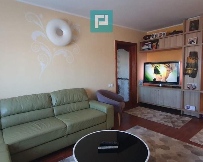 Apartament cu 3 camere decomandat, mobilat în P-ța Doina